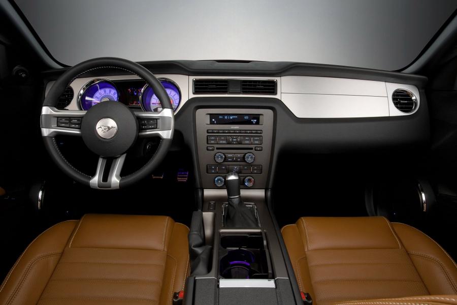  Ford Mustang GT 2010 года  (фото 141 из 213)